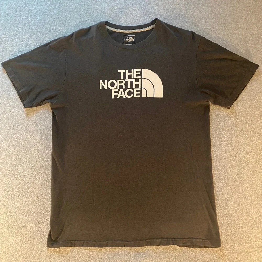 The North Face Mens Black Graphic Logo T-Shirt Classic Fit Medium Cotton Tee